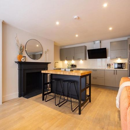 ロンドンThe Paddington Flat - Modern 2Bdr With Patioアパートメント エクステリア 写真